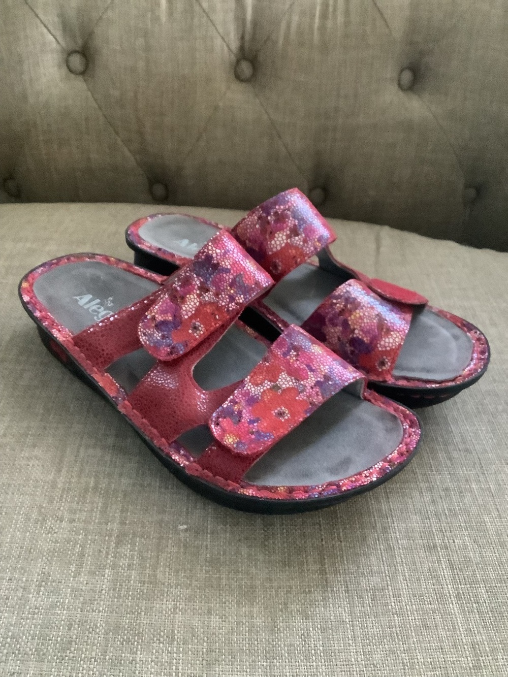 Alegria Women US 7.5 / 38 Red Floral CAM-138 Double Strap Slides Sandals